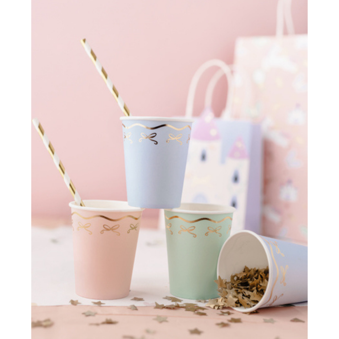 Pastel bekertjes gouden strikjes