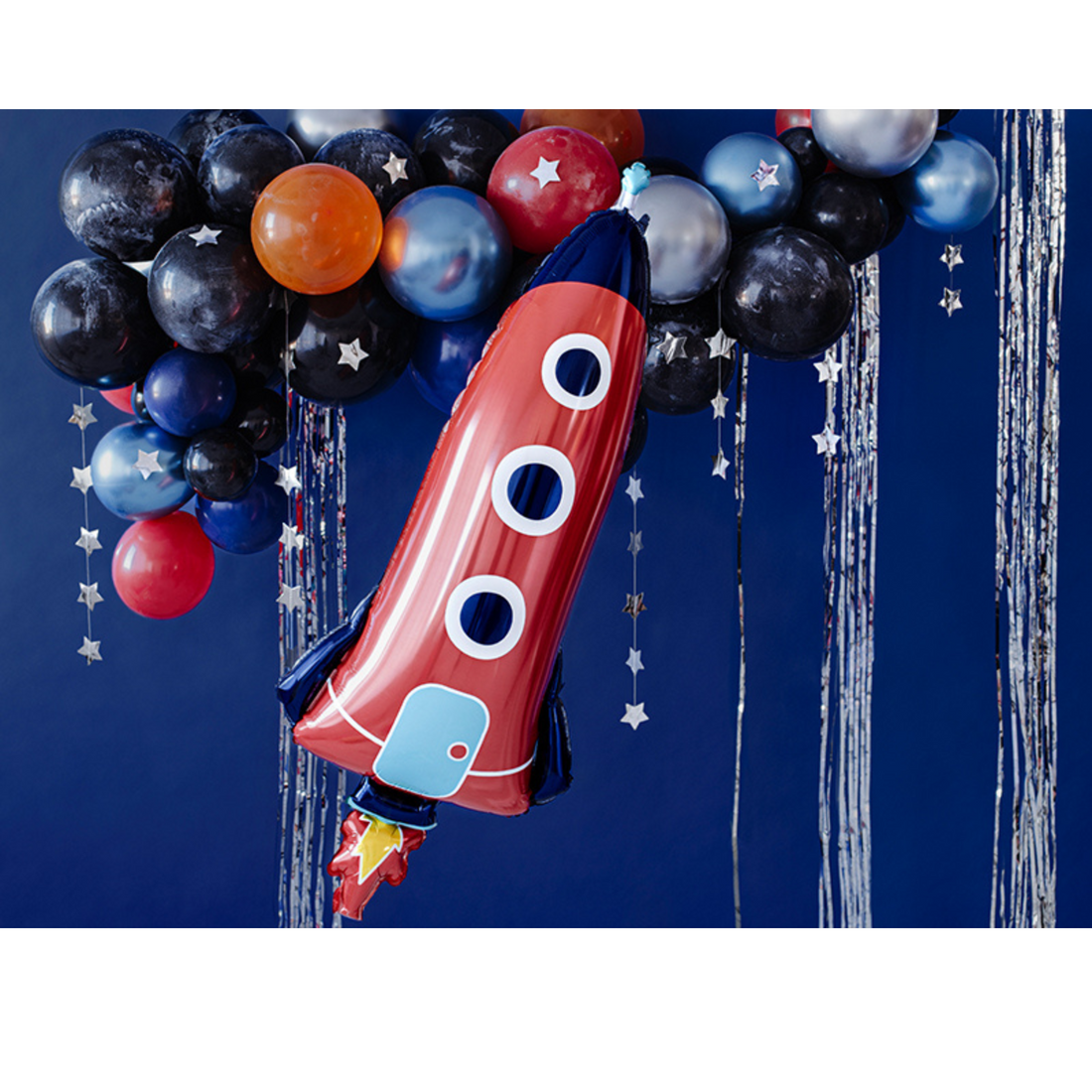 ballonslinger voor een feestje met als thema space ballonnen in de kleuren blauw oranje en folieballon in de vorm van een raket